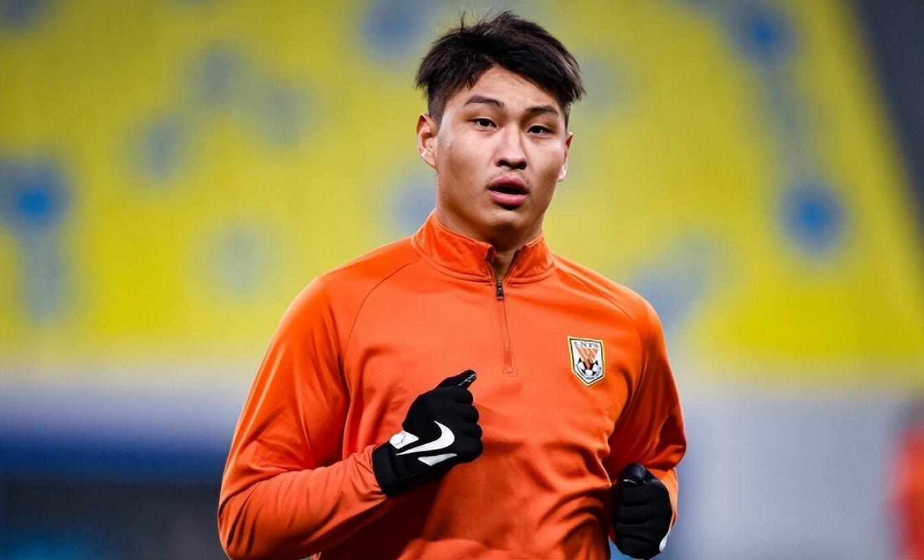 九游体育-辽宁铁人出战中超前，中锋位置已喜添本土新锋霸助阵，值得期待