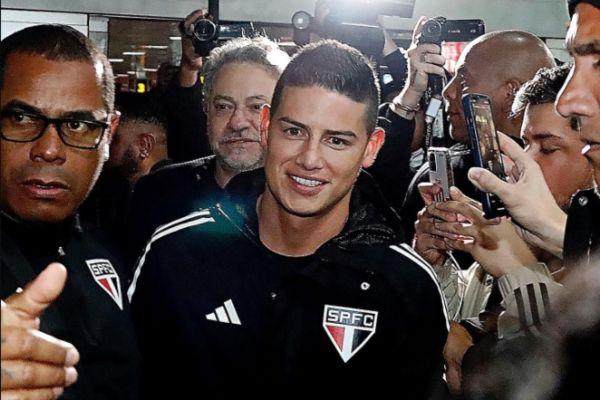 九游正版入口-J罗亮相圣保罗 不穿10号穿19号 年薪250万美元