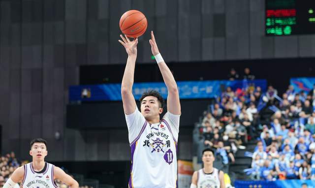 九游正版入口-轰21+15又砍27+11！争议内线打成北控第一核心，闵鹿蕾没看错人